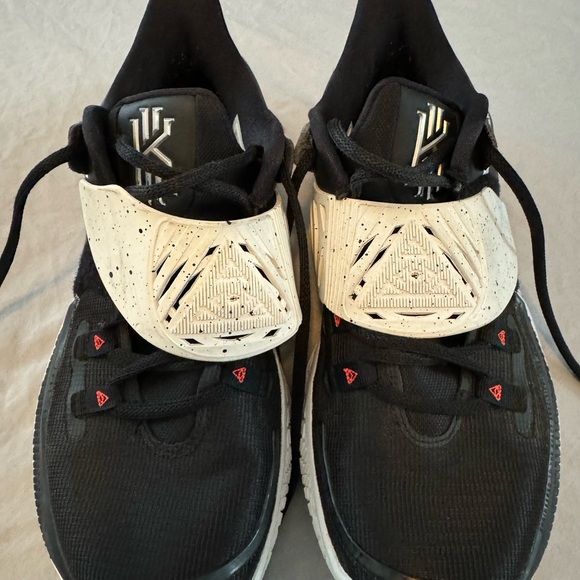 Nike Kyrie 3 Team Low Black White ! SOLID SHOES! For the collectors. - Picture 3 of 16